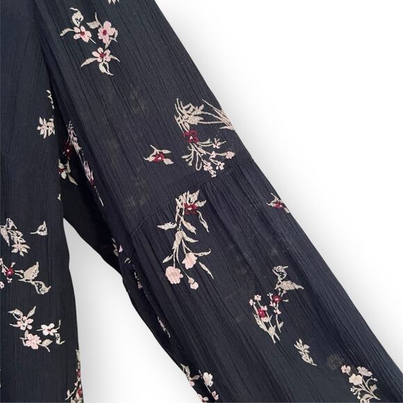 J Jill Top Womens Size M Blouse Black Crinkle Floral Long Sleeve Ruffle V Neck - Picture 4 of 10